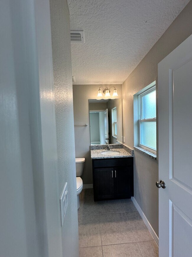 Building Photo - Beautiful New Energy Efficient 2/2 Duplex in St. Cloud