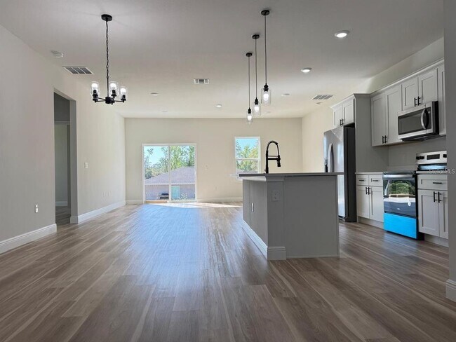 Building Photo - 2336 SW 168th Loop