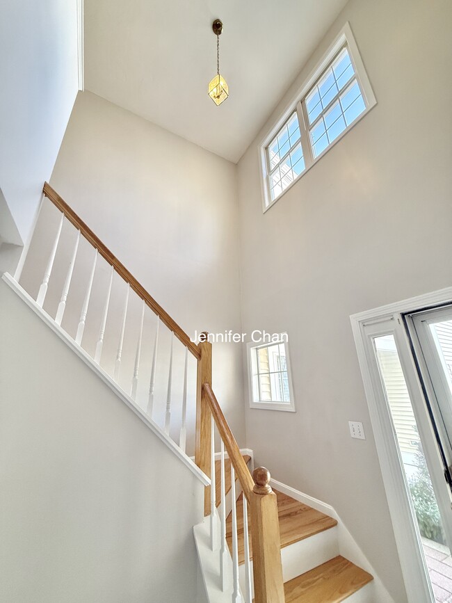 Building Photo - 37 Village Dr