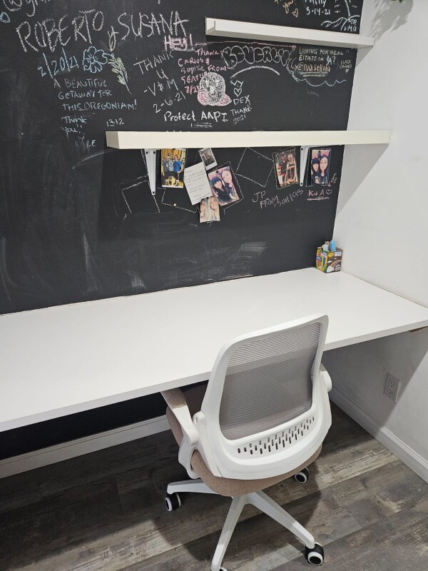 Building Photo - 1053 N Eastman Ave