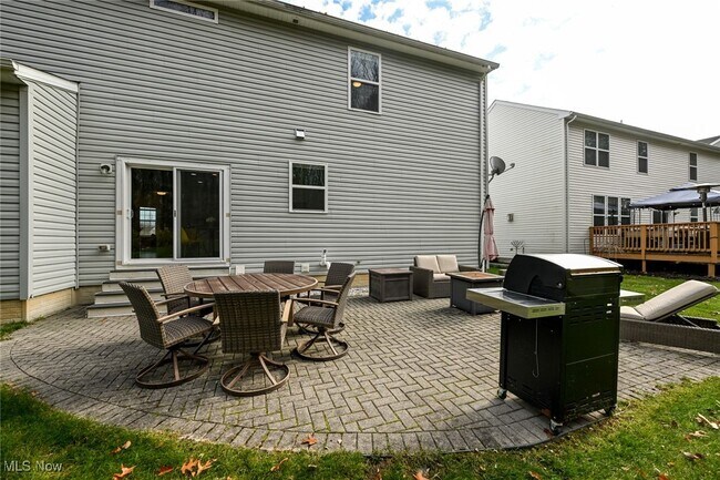 Building Photo - 4816 Lake View Dr