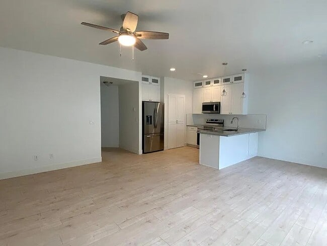 Building Photo - 348 S 3rd W