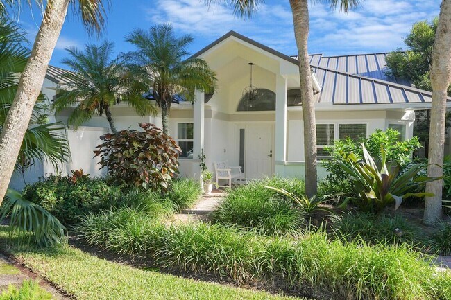 Building Photo - 8951 SE Marina Bay Dr