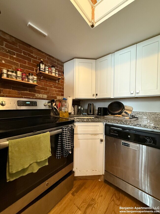 Building Photo - 168 Northampton St