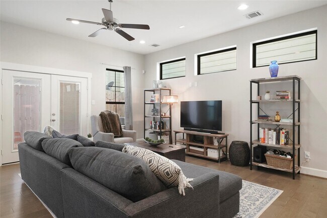 Building Photo - 5905 Petty St