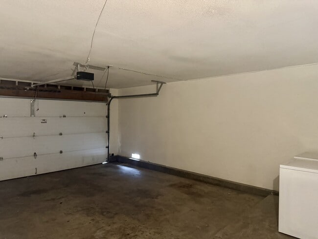 Building Photo - 7156 Southpark Ct