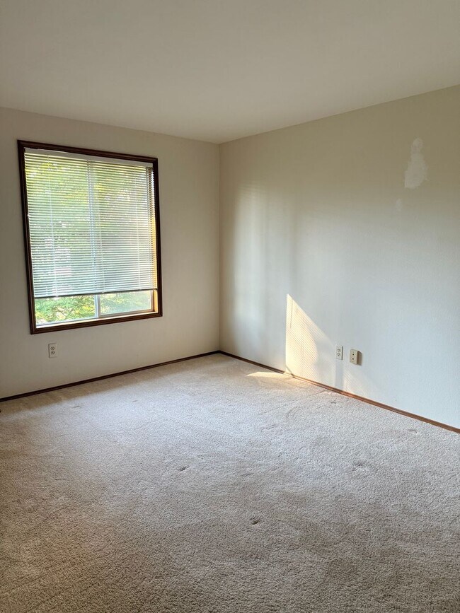 Building Photo - Elegant Bellevue Home for rent