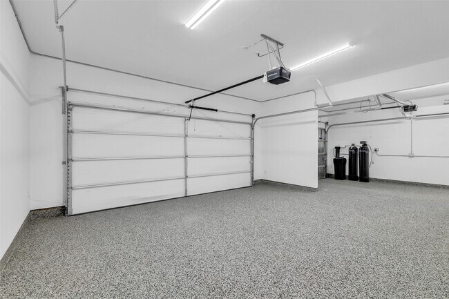 Building Photo - 12341 N Chestnut Hls Dr