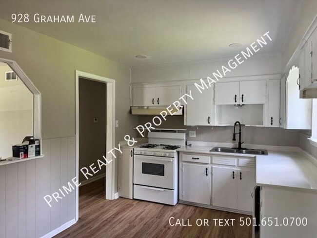 Building Photo - 928 Graham Ave