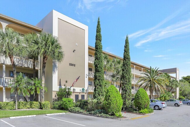 Building Photo - 2202 Lucaya Bend