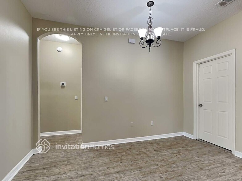 Building Photo - 498 Woodford Dr