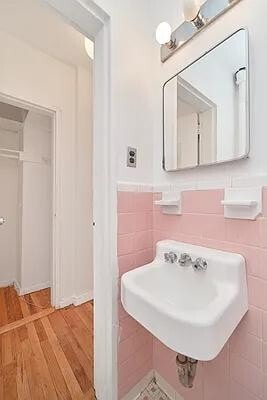 Building Photo - 317 W 29th St