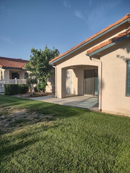 Building Photo - 1061 Mountain View Dr
