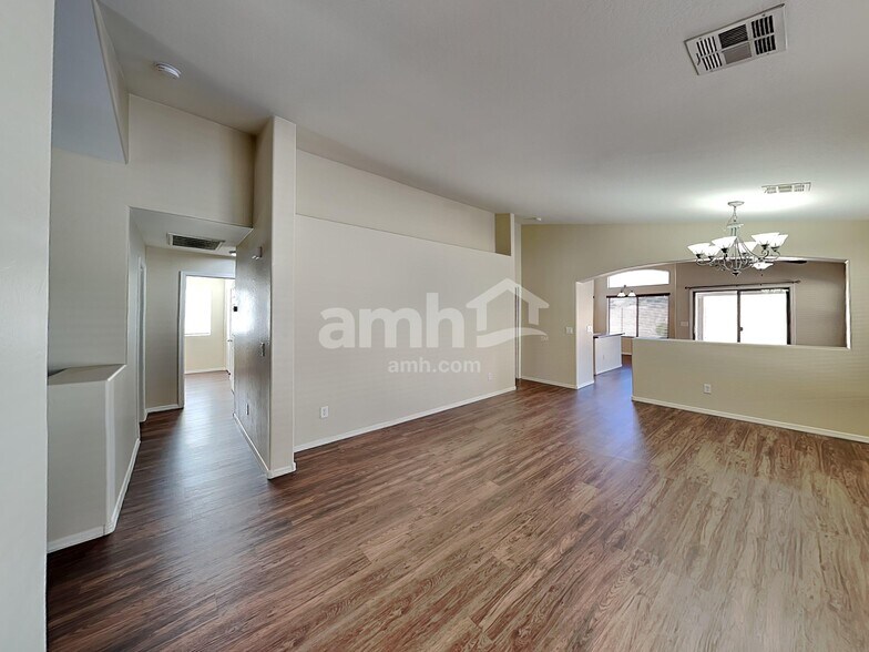 Building Photo - 2472 W Cool Water Way