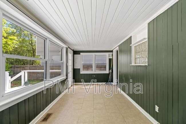 Building Photo - 818 W 42nd St