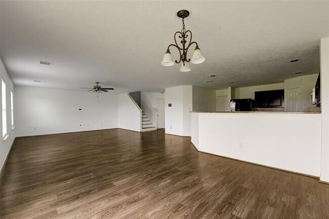 Building Photo - 834 Sweet Flower Dr