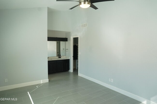 Building Photo - 4614 N Stanton St