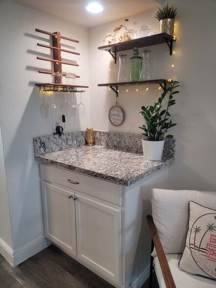 Building Photo - 542 N Shelton St