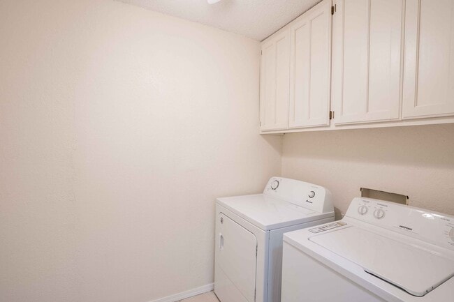 Building Photo - Spacious Brick Ranch in Union School District.