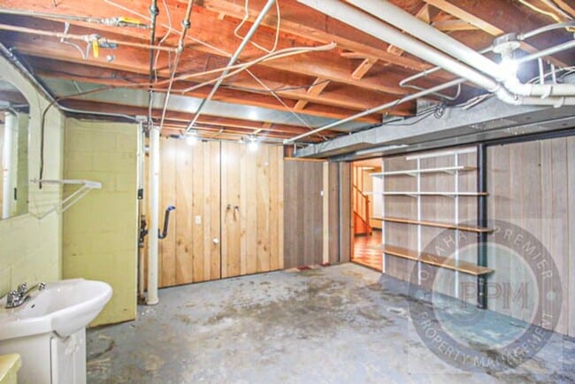 Building Photo - 3 Bedroom 1.5 Bathroom Cozy Family Home Lo...