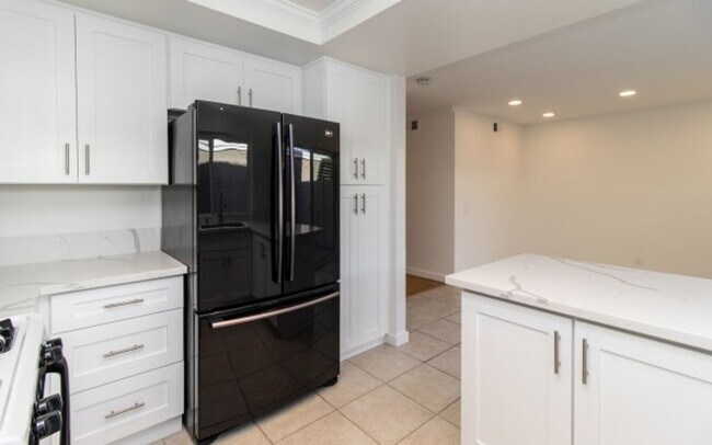 Building Photo - Beautiful 3+ bedroom Encinitas Townhouse!