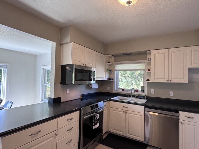 Building Photo - 4304 SE 30th Ave