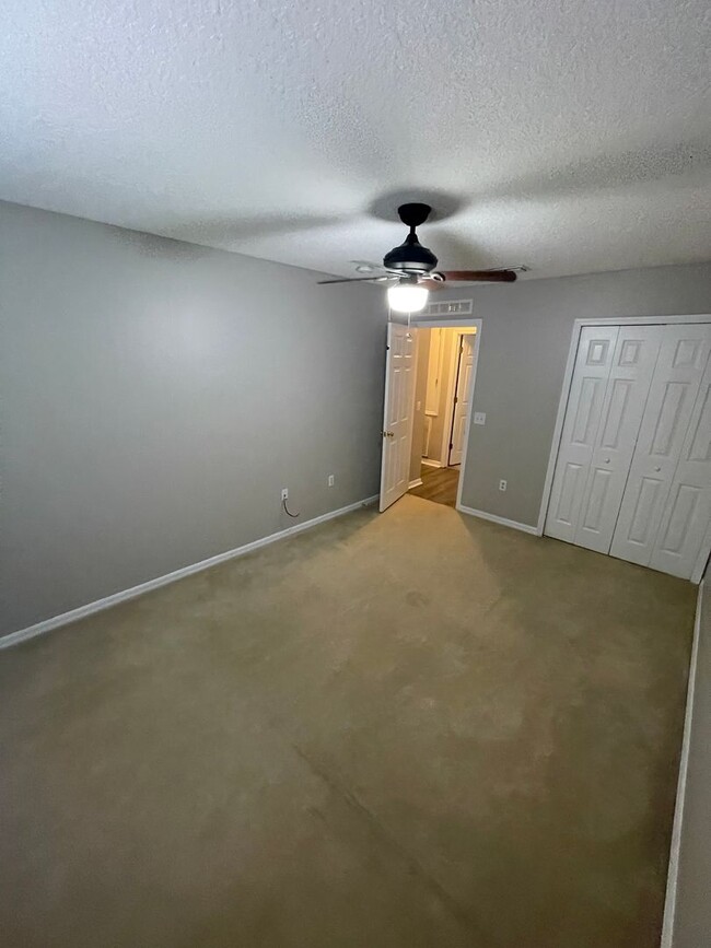 Building Photo - 421 Brooklet Cir