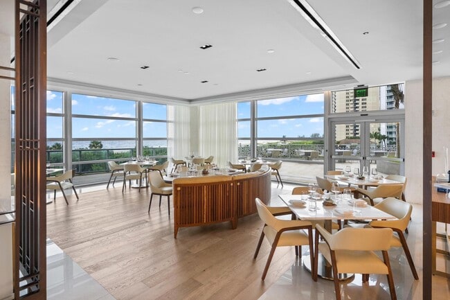 Building Photo - 3100 N Ocean Dr