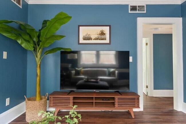 Building Photo - 2076 Ridgedale Rd NE