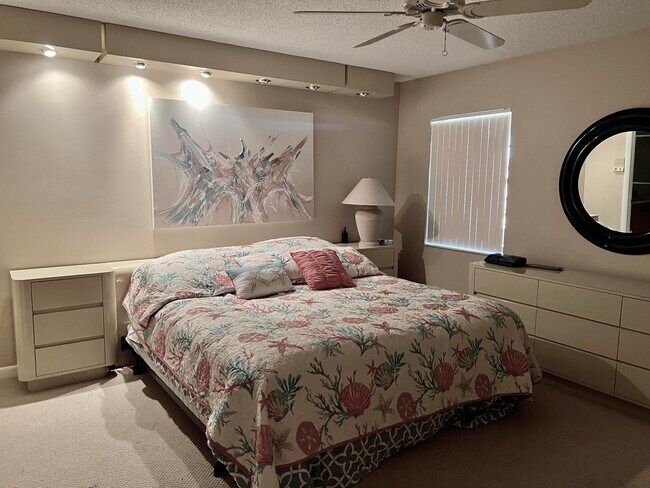 Building Photo - 10678 Ocean Palm Way