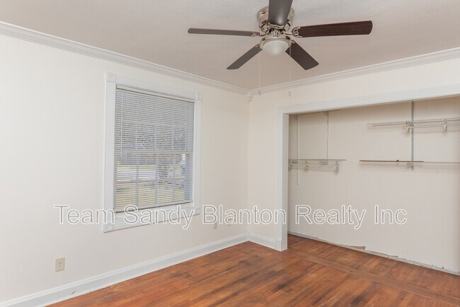 Building Photo - 802 Rue Max St