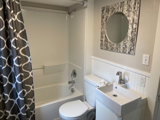 Building Photo - Stunning Duplex in Historic Old Town