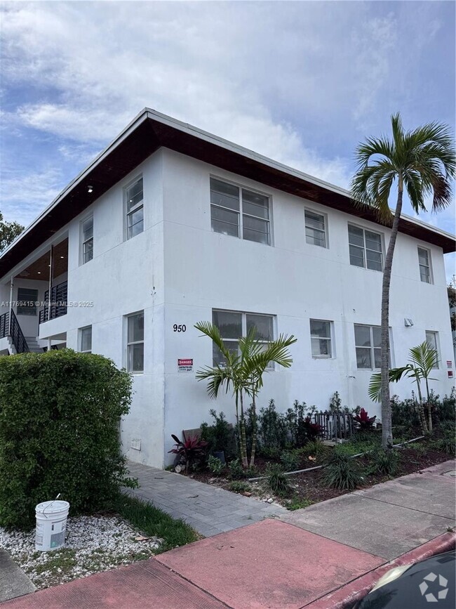 Building Photo - 950 79th Terrace