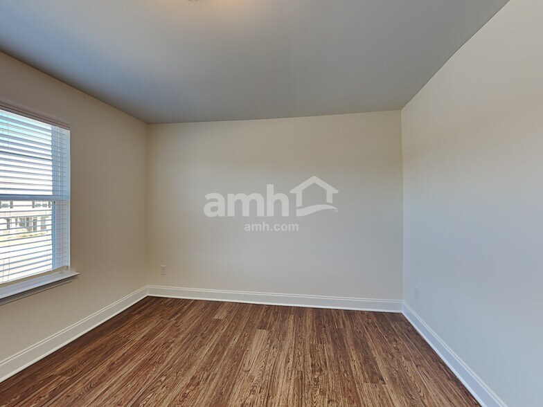 Building Photo - 3016 Esquire Dr