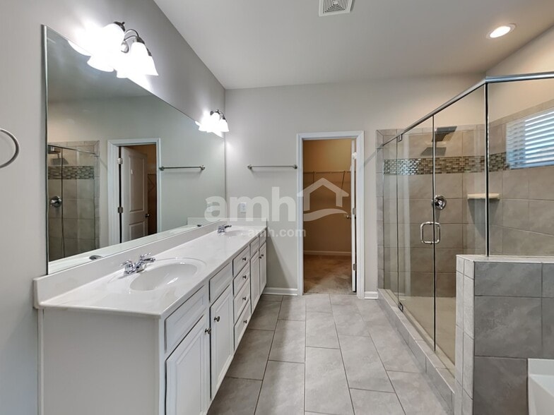 Building Photo - 335 Hinton Chase Pky