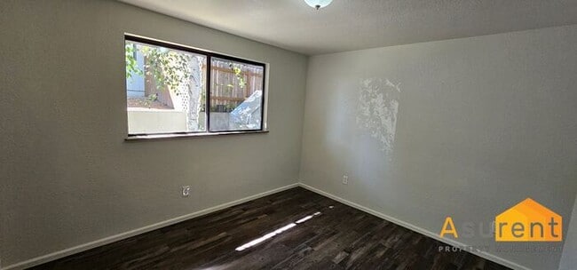 Building Photo - Fully Remodeled Duplex Available Now!