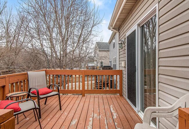 Building Photo - Spacious 4 Bedroom With Modern Comforts & ...