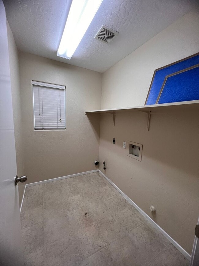 Building Photo - 2956 Sauvignon St