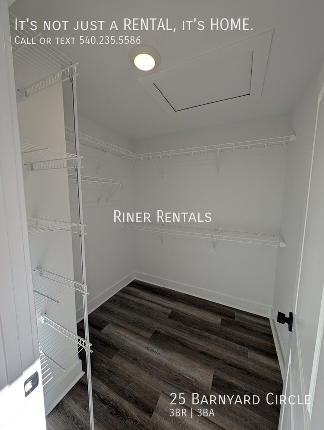 Building Photo - 25 Barnyard Cir