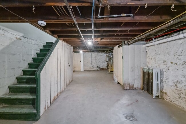 Building Photo - Exquisitely Renovated 3 Bedroom/ 2 Bath in Pittsburgh's East Side