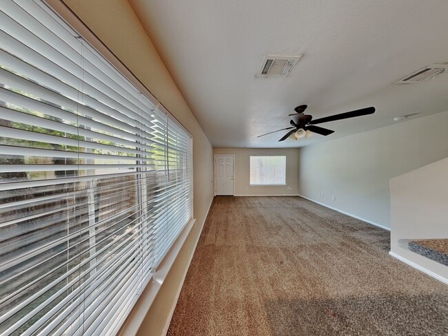 Building Photo - We’re currently offering one month free re...