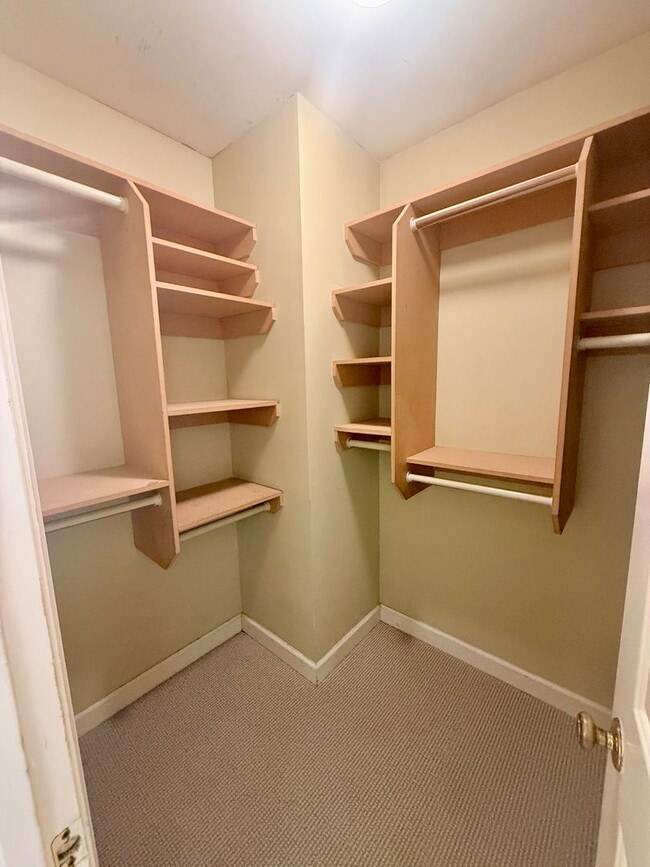 Building Photo - Green Hills living at its best. 2 BR 2.5 B...