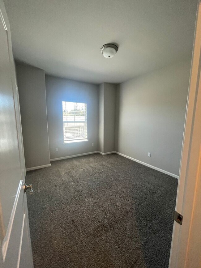 Building Photo - Private Condo in Awesome Rocklin Location!