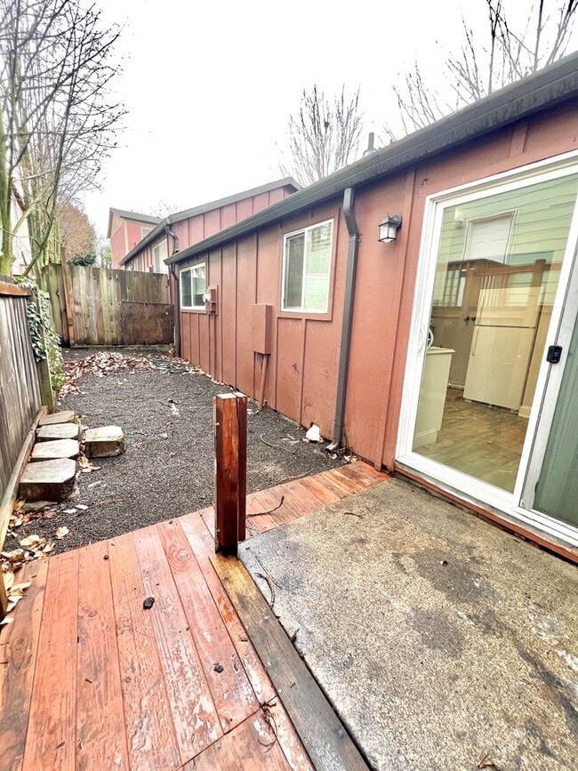 Building Photo - LUPUS01