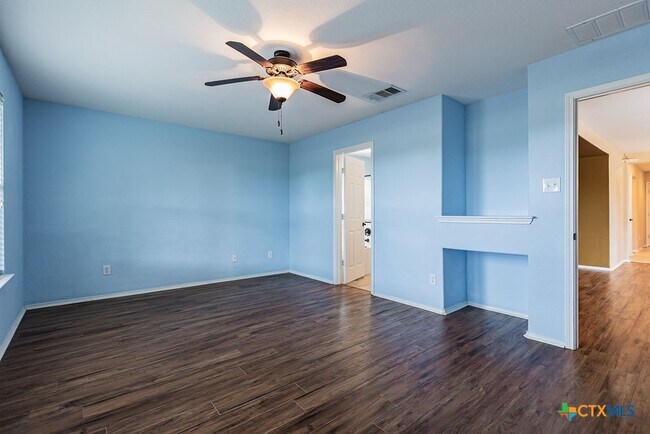 Building Photo - 2019 Woodway Dr