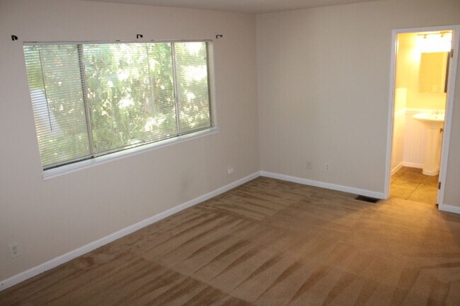 Building Photo - 507 Chabre Ct