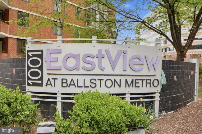 Building Photo - 1001 N Randolph St