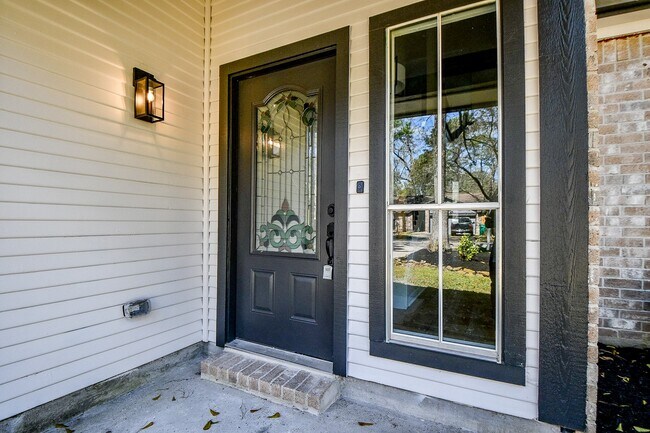Building Photo - 21 Edgewood Forest Ct