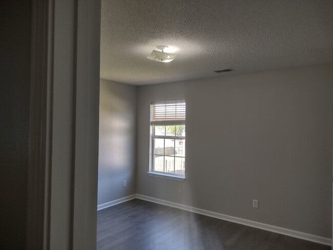 Building Photo - Wonderful Four Bedroom Home in Northeast C...