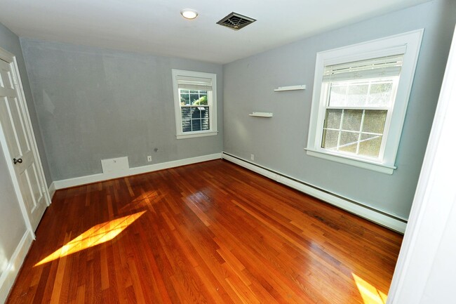 Building Photo - Water View, private wooded lot on dead end...